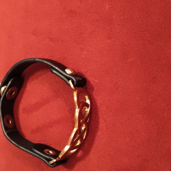 Leather bracelet - Picture 2 of 7